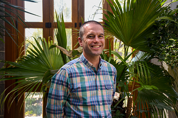 MarkRichardson_optimizedimage Headshot of Mark Richardson at New England Botanic Garden